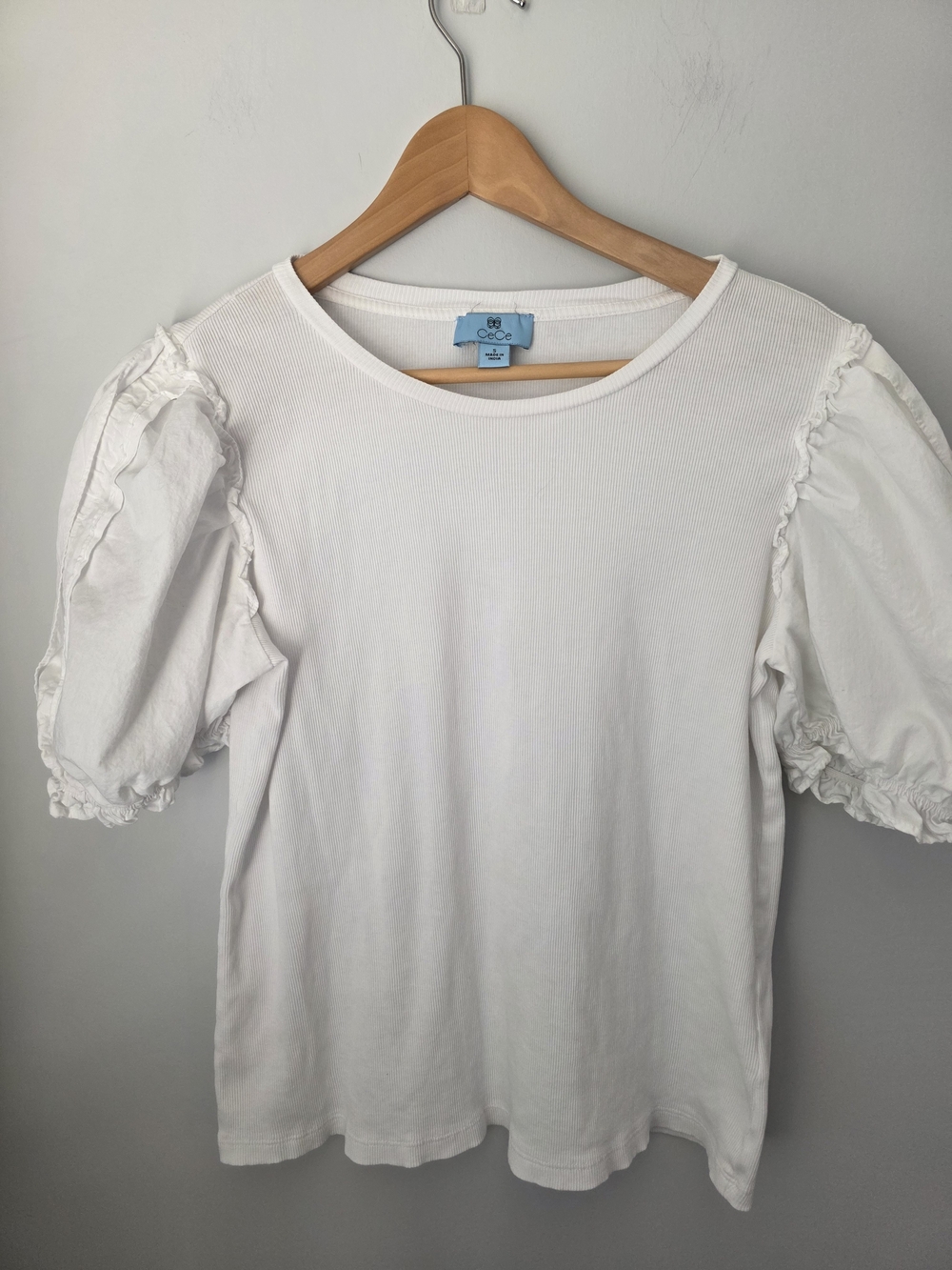 CeCe White Ribbed Cotton Puff Sleeve Ruffle Top Size Small